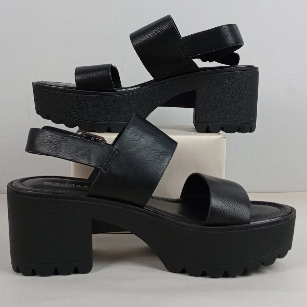 Madden Girl Womens 7 Black Platform Lug Sole Buckle Strappy Coliee Sandals